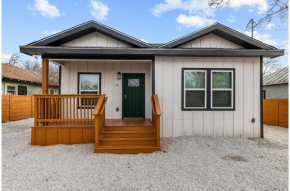 Charming Walkable 4 BR2.5 BA Near Dtown Riverwalk
